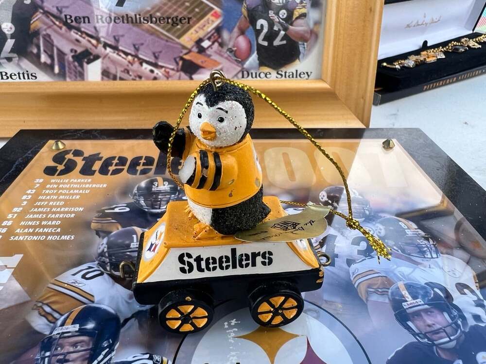 Pittsburgh Steelers The Danbury Mint Penguin Christmas Ornament